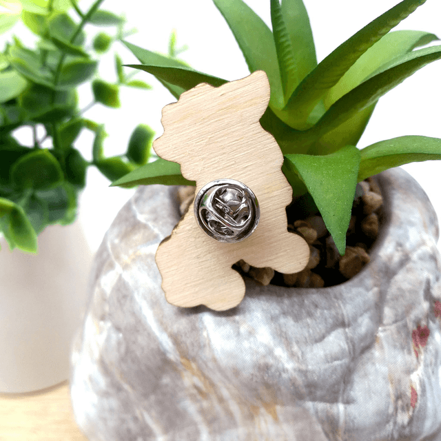 Pin's Roller vintage en bois