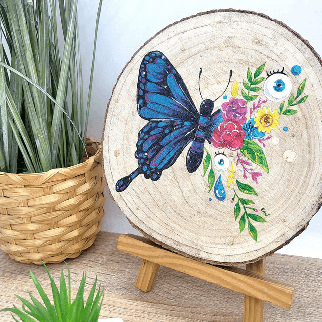 Peinture sur rondin de bois papillon