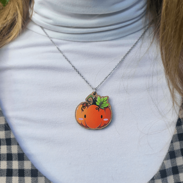 Collier citrouille en bois